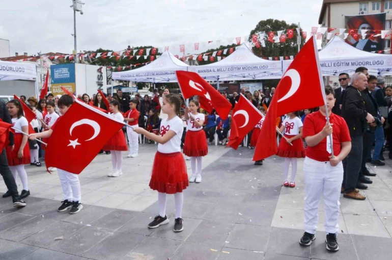 Manisa’da 23 Nisan Çocuk Bayramı kutlandı 