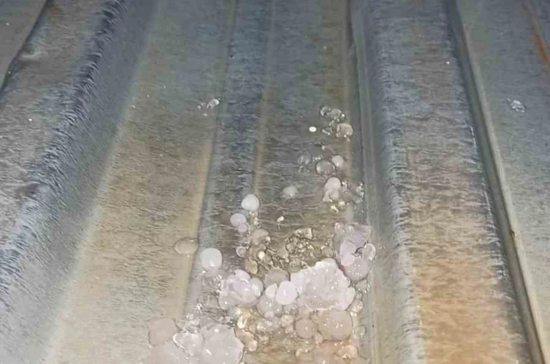 Manisa’da ceviz büyüklüğünde dolu yağdı 