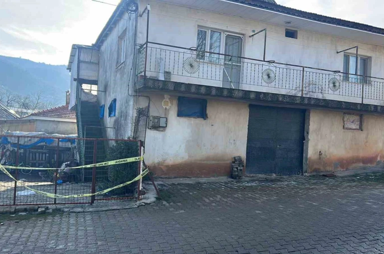 Manisa’da dehşet gecesi: Boşanma aşamasındaki eşini ve ailesini katletti 