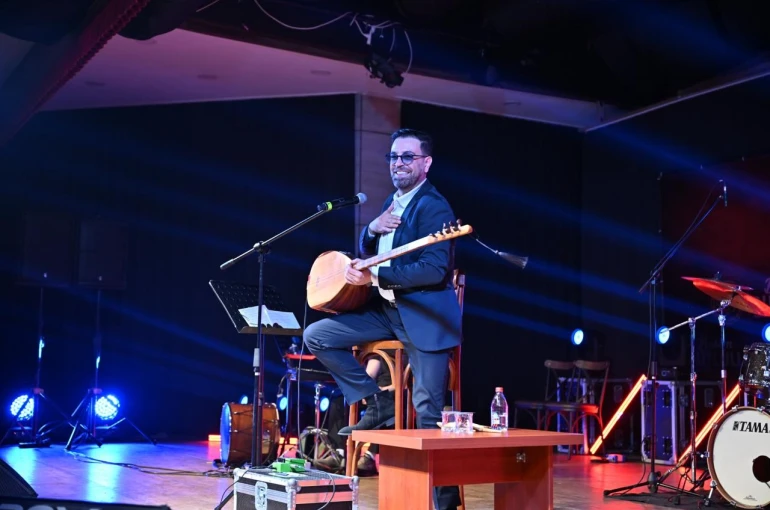 Manisa’da İsmail Altunsaray ile türkü dolu gece 