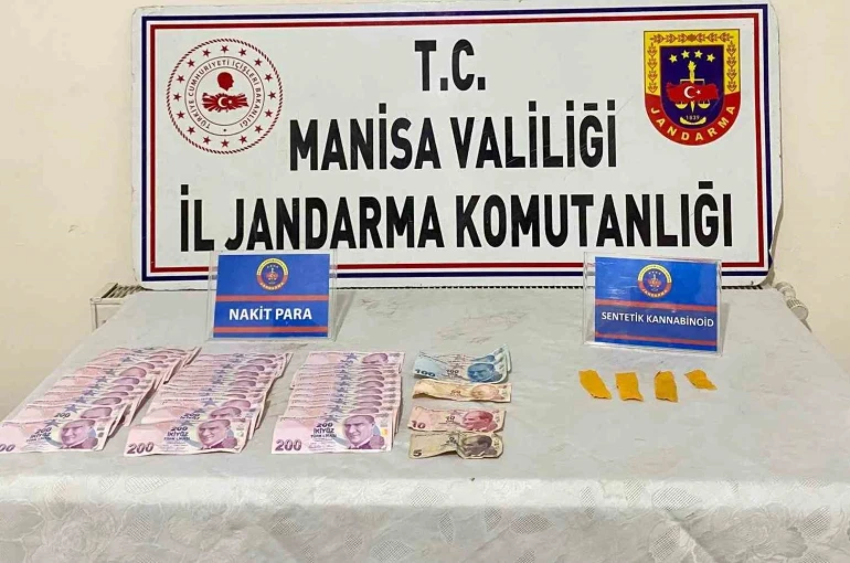 Manisa’da zehir tacirlerine geçit yok: 64 kök kenevir, 335 gram esrar ele geçirildi 