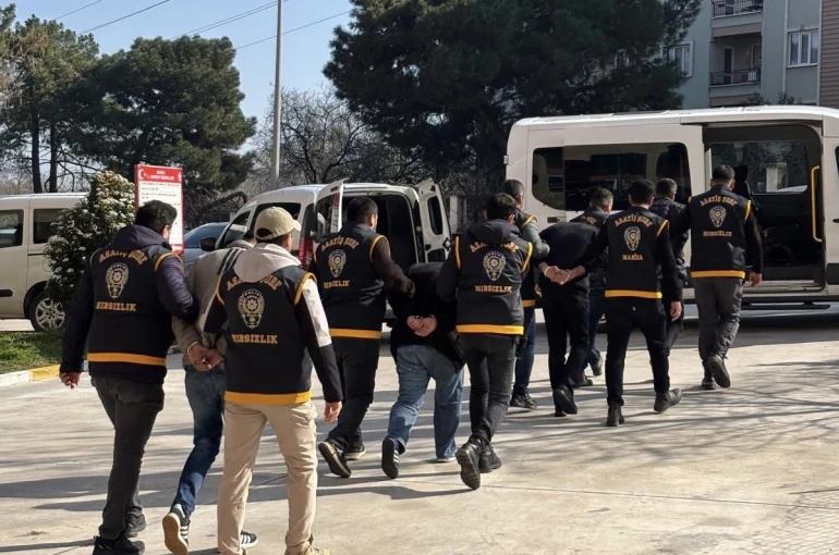 Manisa’daki fabrika hırsızları yakalandı 