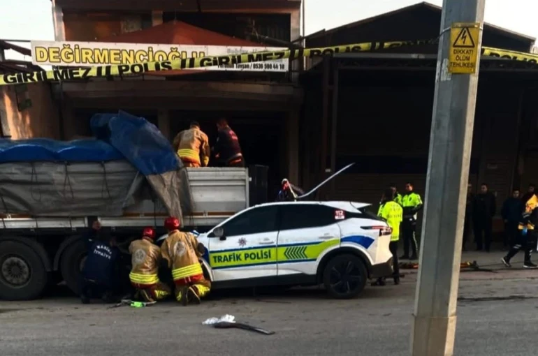 Manisa’de 1 polisin şehit olduğu kaza kamerada 