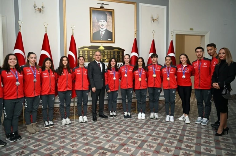 Manisa’nın altın çocukları Avrupa’dan zaferle döndü 