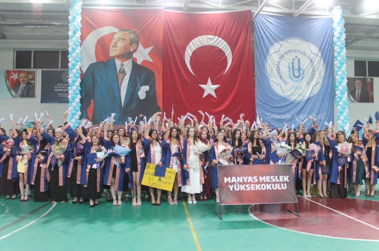 Manyas MYO’da mezuniyet coşkusu 