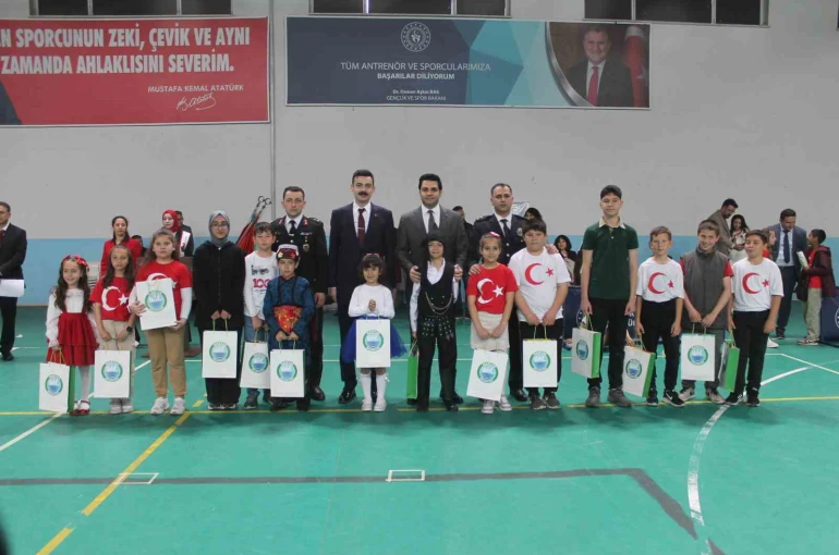 Manyas’ta 23 Nisan coşkusu 