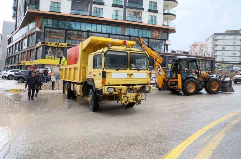 Mardin Büyükşehir Belediyesi ve MARSU ekipleri sahada seferber oldu 