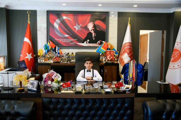 Mardin Cumhuriyet Başsavcısı Akbulut makamını 23 Nisan için öğrenciye emanet etti 