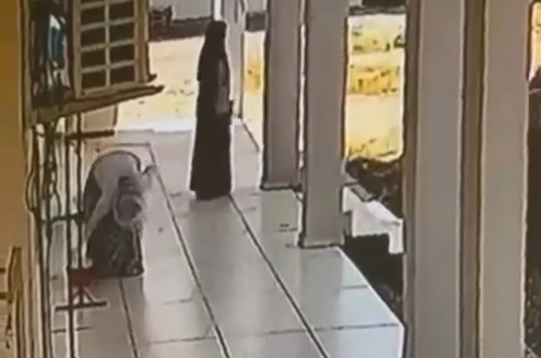 Mardin’de 3 kadının hırsızlık girişimi kameraya yansıdı 