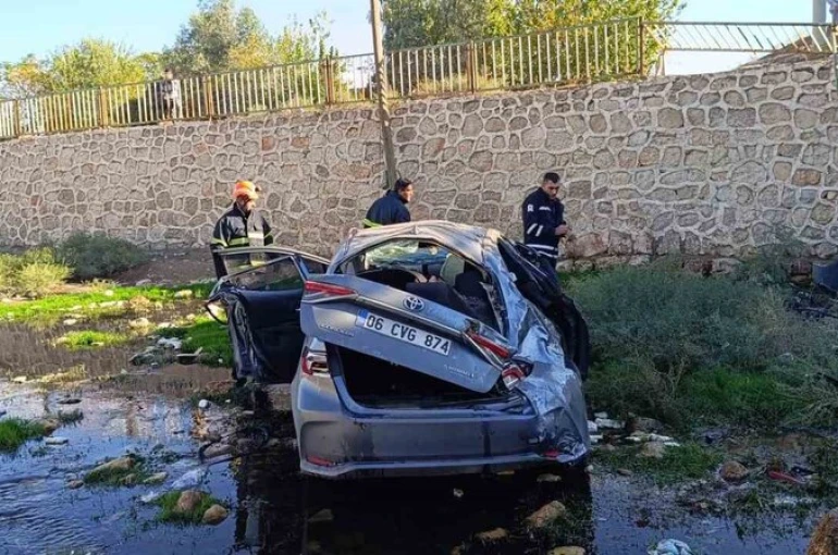 Mardin’de devrilen otomobildeki 3 kişi yaralandı 