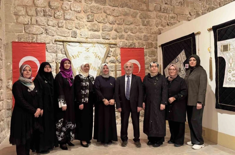 Mardin’de "Dualı Sultan Gömlekleri" sergisi açıldı 