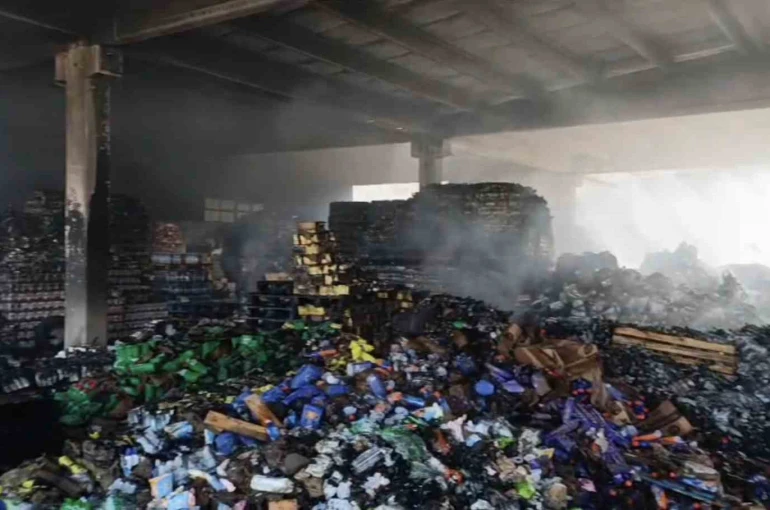 Mardin’de içecek deposundaki yangına TOMA müdahale etti 
