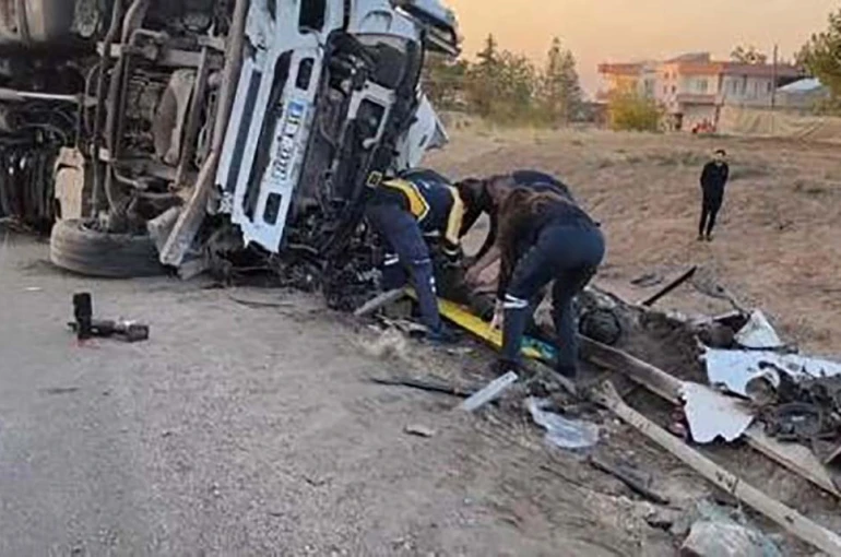 Mardin’de kahreden kaza: İlk kazaya yardıma giderken araç çarptı 