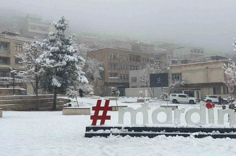 Mardin’de kar yağışı etkili oluyor 
