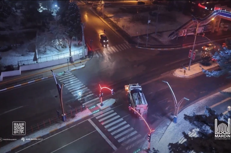 Mardin’de karla mücadele çalışmaları sürüyor