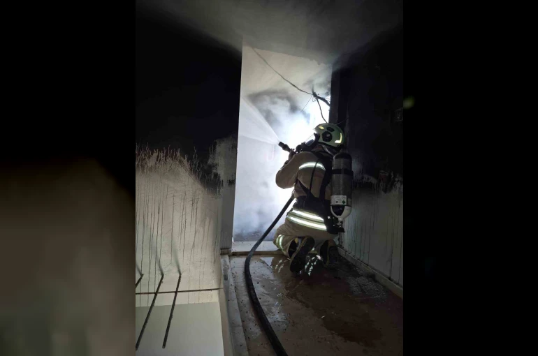 Mardin’de müstakil evin damındaki kulübede çıkan yangın söndürüldü 