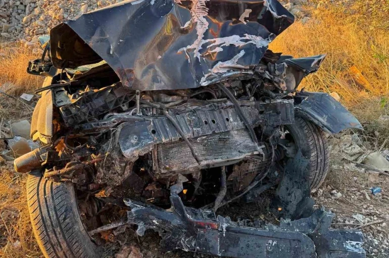 Mardin’de otomobil şarampole yuvarlandı: 3 yaralı 