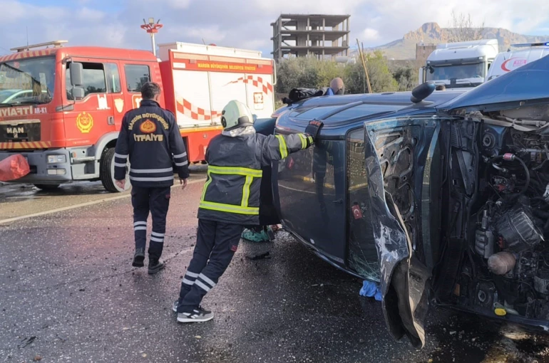 Mardin’de refüje çarpan otomobilin sürücüsü yaralandı 