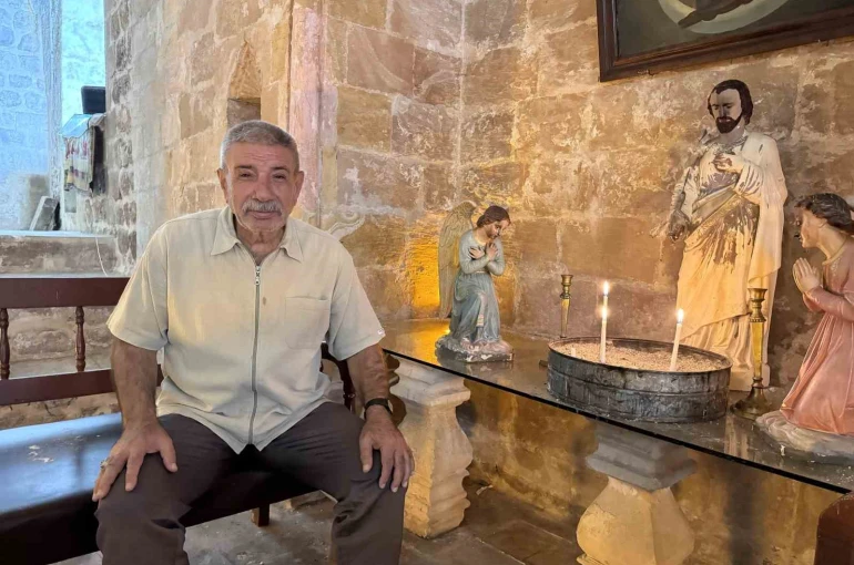 Mardin’de süryani aile, kiliseyi müslüman aile dostlarına emanet ediyor 