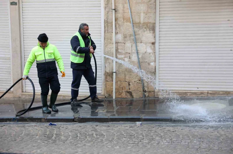 Mardin’de tarihi 1. Cadde’de kar sonrası temizlik ve yenileme çalışması devam ediyor 