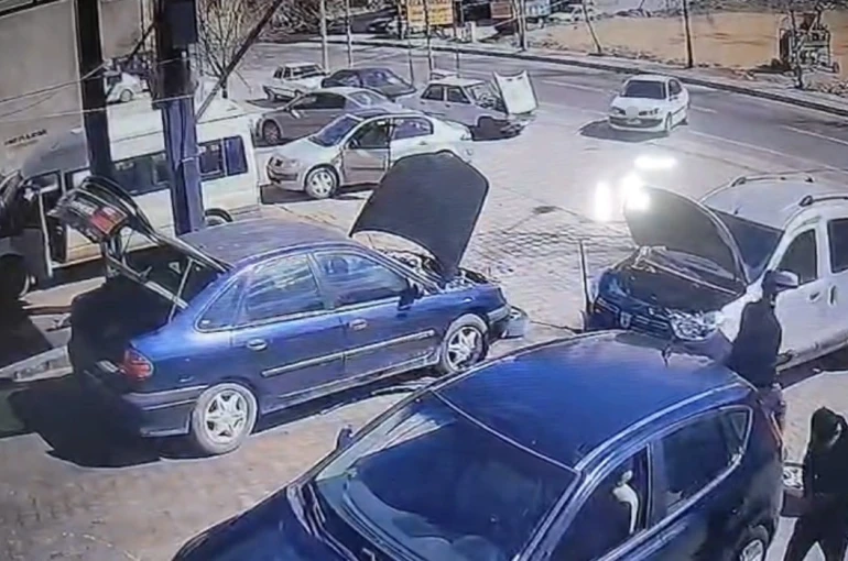 Mardin’de tuhaf olay: El frenini çekmeyi unuttu, araç anayola çıktı 