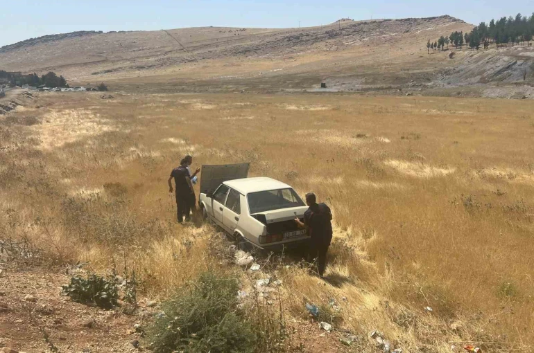 Mardin’de yol kenarına devrilen otomobil sürücüsü yaralandı 