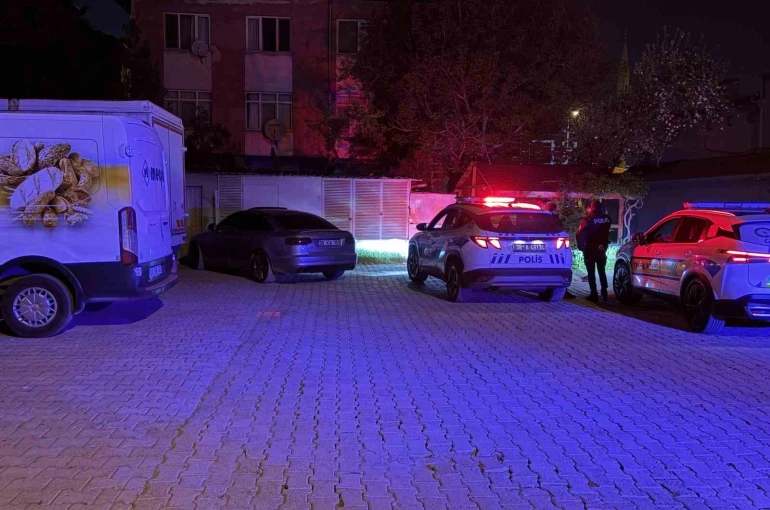 Market otoparkına sıkışınca yaya olarak kaçtı 