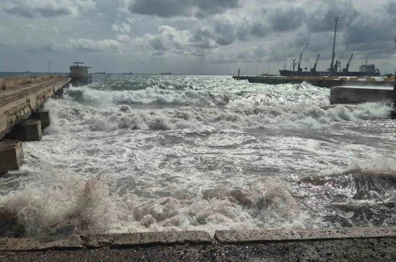 Marmara Denizi’nde şiddetli fırtına 