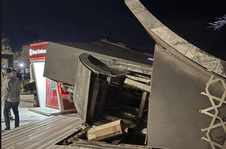 Marmara Saraylar’da dev ekran devrildi 