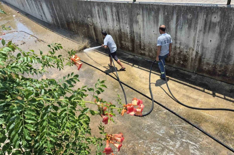 Marmaris Belediyesi’nden derelerde temizlik mesaisi