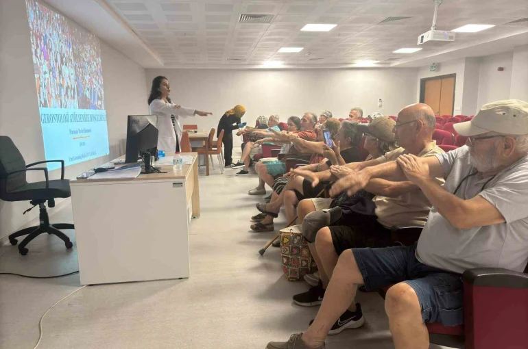 Marmaris Devlet Hastanesi’nde gerontoloji atölyesi başladı