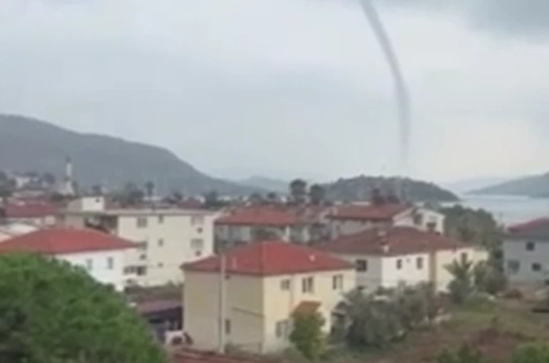 Marmaris'te oluşan hortum kameraya yansıdı