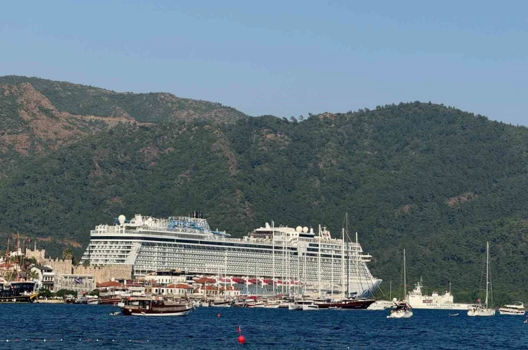 Marmaris’i bir haftada üç kruvaziyer ziyaret edecek 