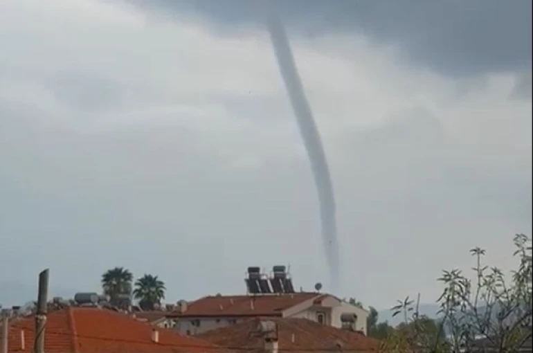 Marmaris’te oluşan hortum kameraya yansıdı