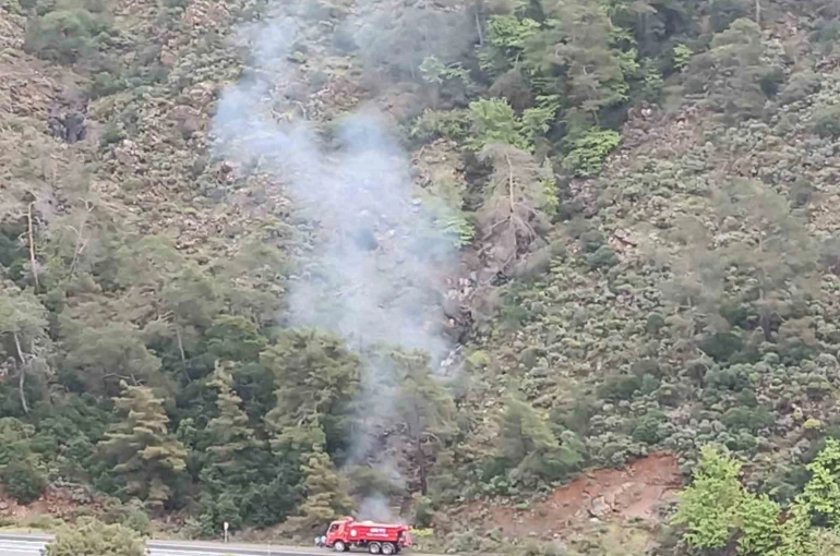 Marmaris’te yangın sezonu öncesi temizlik çalışmaları sürüyor 