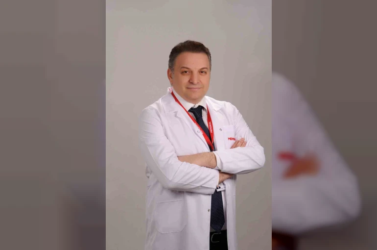 Masa başında çalışanlara omurga sağlığı uyarısı