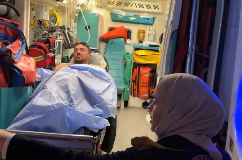 Maskeli şahıs tarafından bıçaklanan adam ağır yaralandı 