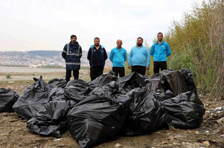 Mavi Takım’dan sahilde temizlik: 50 torba atık toplandı 