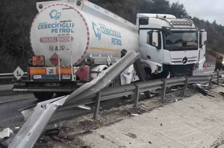 Mazot yüklü tanker kontrolden çıkarak karşı şeride geçti 