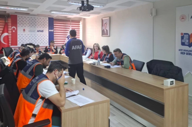 MEB AKUB ekiplerine verilen destek AFAD gönüllüsü eğitimi tamamlandı 