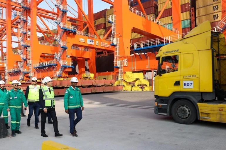 Mega gemilerin yeni adresi Mersin Limanı oldu 