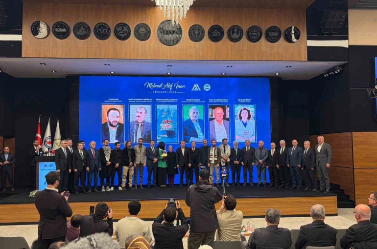 "Mehmet Akif İnan Ödülleri" sahiplerini buldu 