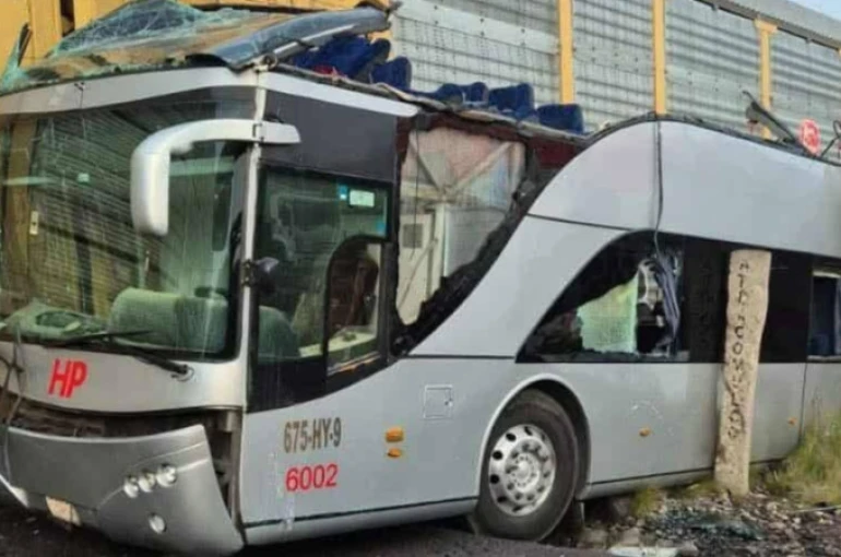 Meksika’da tren yolcu otobüsüne çarptı: 8 ölü, 45 yaralı