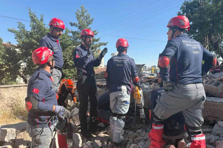 Melikgazi Arama Kurtarma Ekibi deprem tatbikatında yerini aldı 