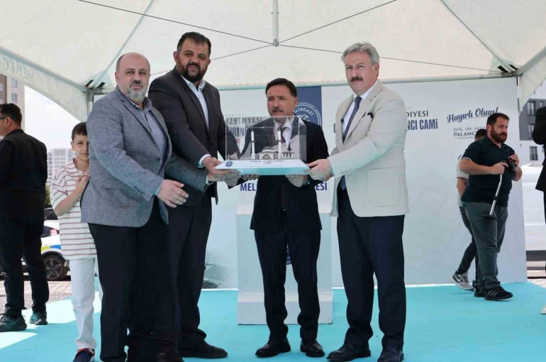 Melikgazi’de Osman-Fatma Fırıncı Cami ibadete açıldı 