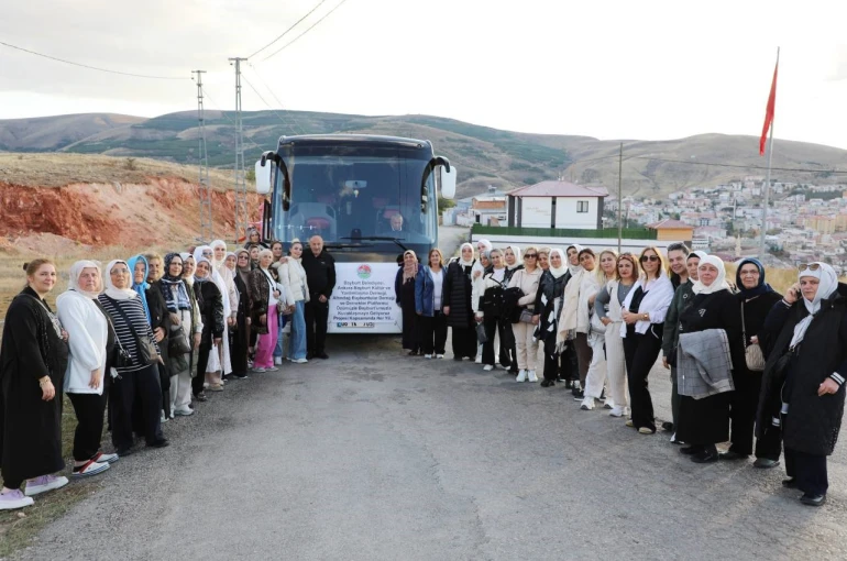 Memleket özlemi çeken 50 Bayburtlu baba ocağına getirildi