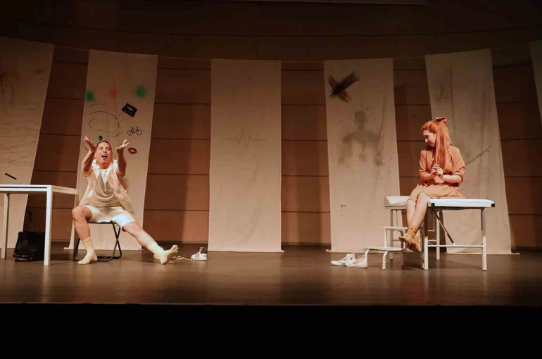 Menteşe Belediye Tiyatrosu Acıpayam’da sahne aldı 