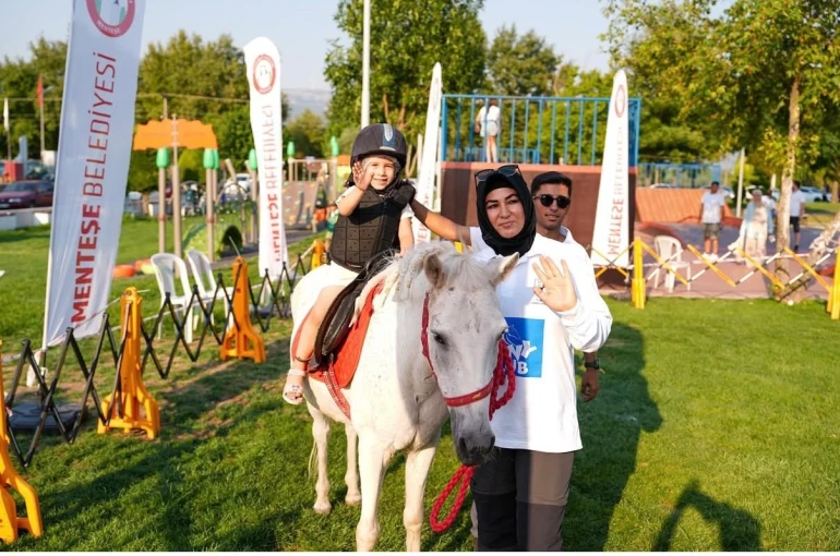 Menteşe Belediyesi çocukları atlarla buluşturdu
