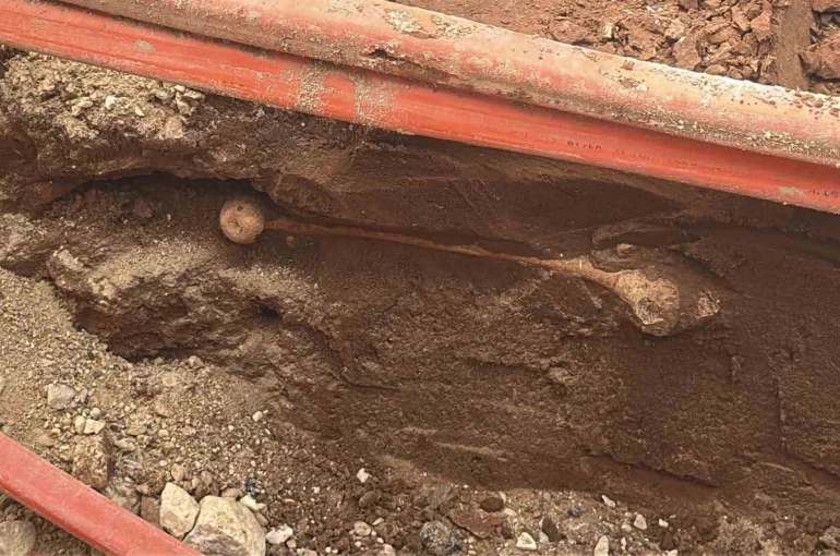 Menteşe’de altyapı çalışmaları sırasında mezar kalıntılarına rastlandı