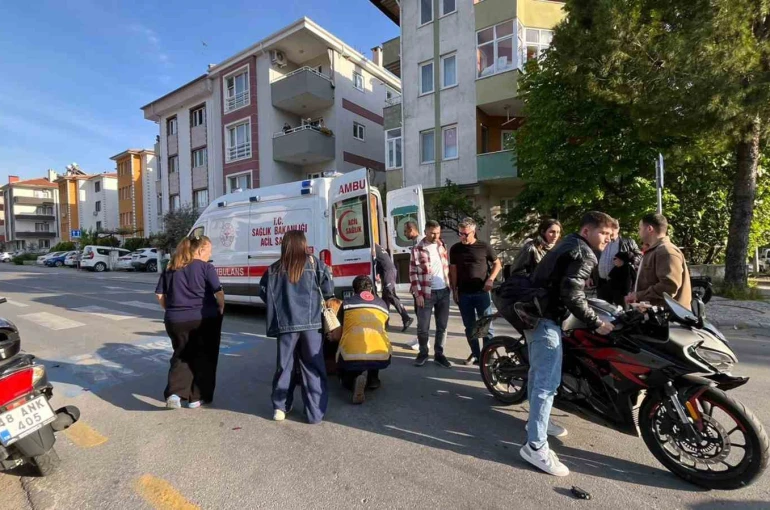 Menteşe’de araçlar birbirine girdi: 2 yaralı 
